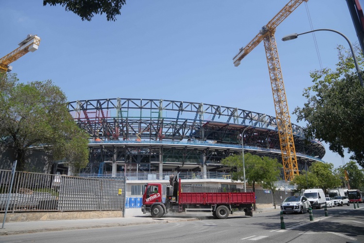 巴萨欧冠客场申请未获欧足联回复 首轮主场修缮问题悬而未决