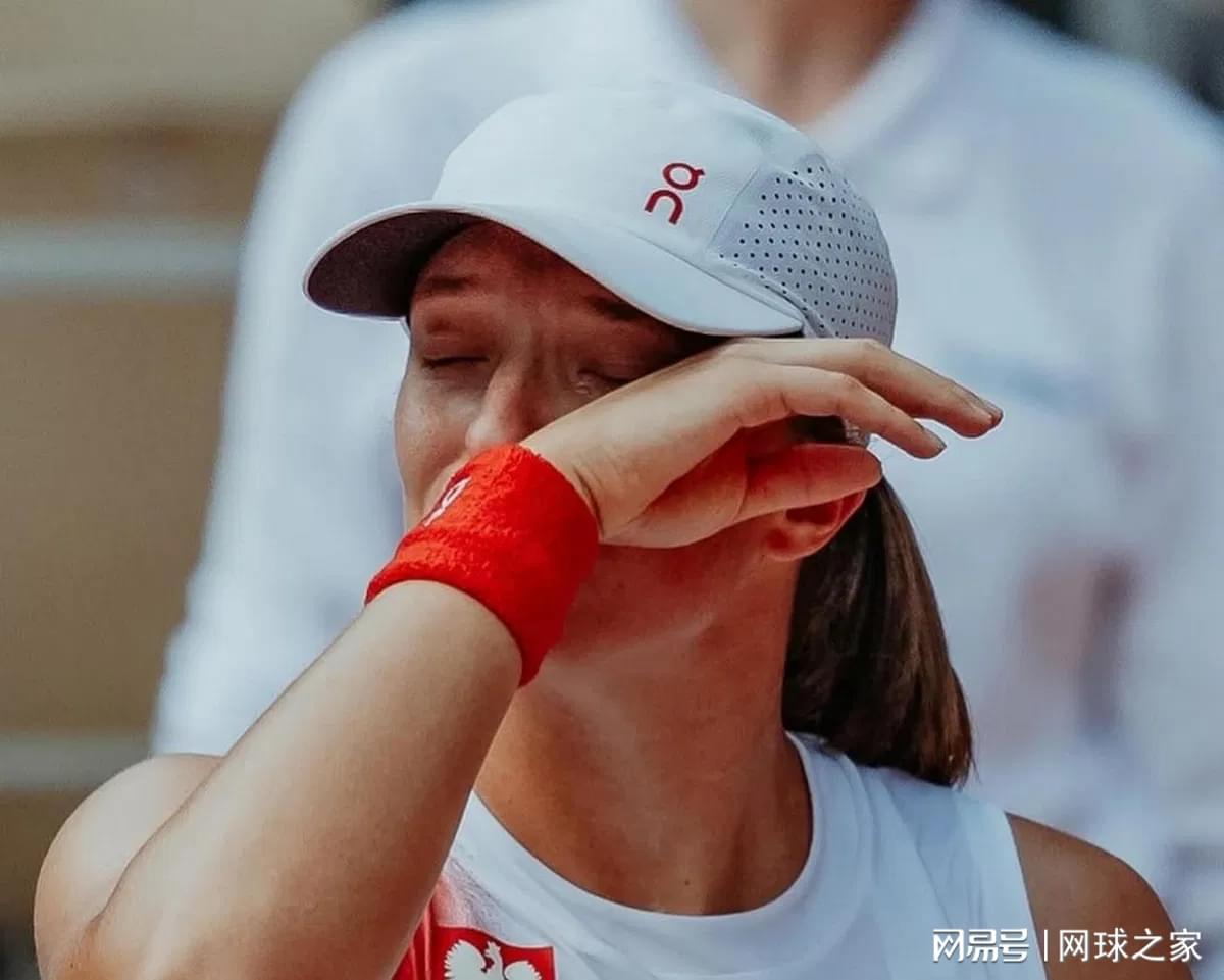 足球联赛-斯瓦泰克罕见两连败吞蛋落泪,波兰险胜瑞士夺得联合杯冠军