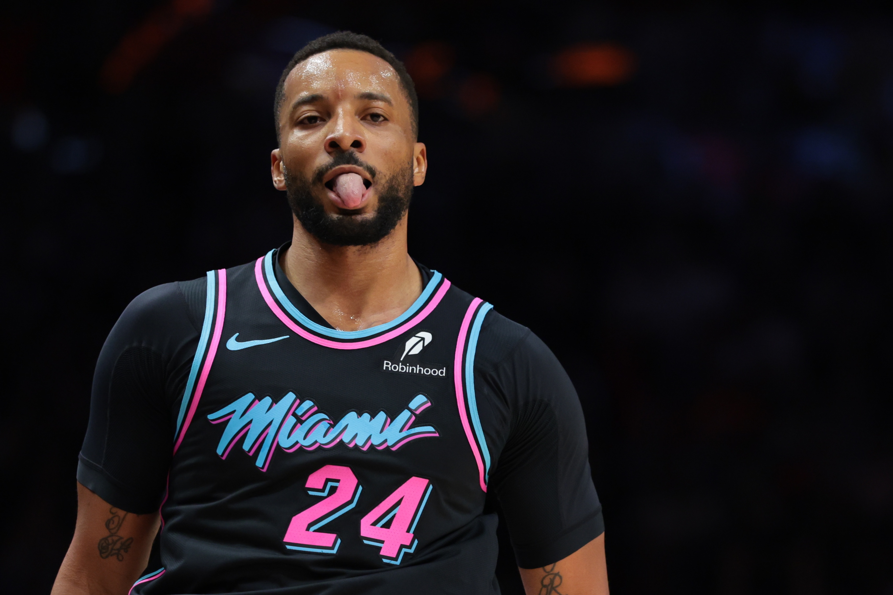 五大联赛-鲍威尔：我们以正确的方式打球 第三节的问题主要是丢了许多投篮