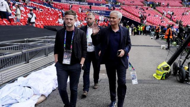 足球联赛-费内巴切官宣穆里尼奥 评完欧冠决赛他直飞土耳其