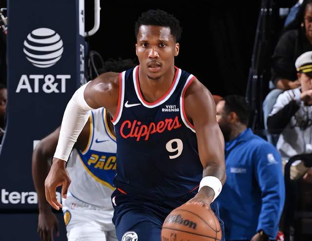 足球联赛-打疯了！快船最多领先23分：伦纳德轰20分4板，新星重伤离场