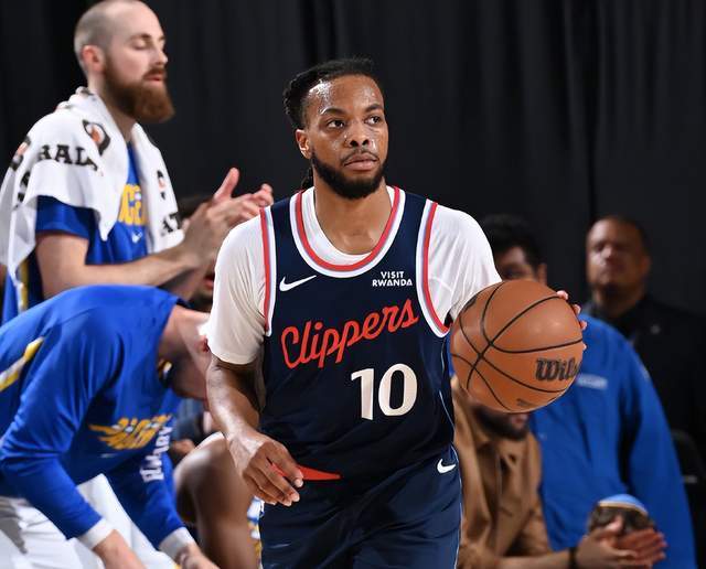 足球联赛-打疯了！快船最多领先23分：伦纳德轰20分4板，新星重伤离场