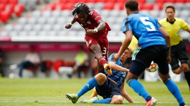 足球联赛-纳帅的惊与喜：齐尔克泽失空门，理查兹“反向阿芳”