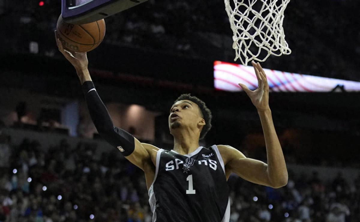 欧洲杯-短短3年，打破6项历史记录，如今再创历史，22岁已成地表最强球员