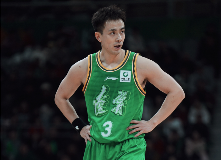 辽疆大战变菜鸡对决!赵继伟6中1仅2分 却送11助攻复仇新疆